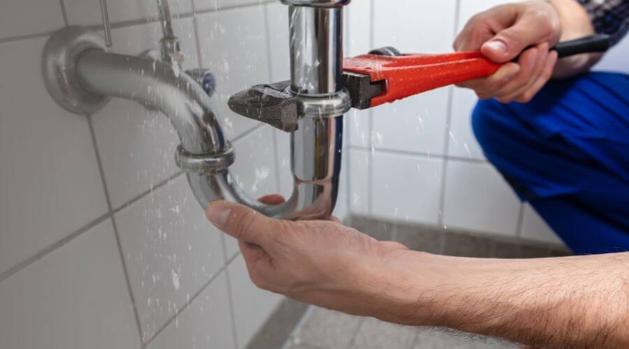 Expert burst pipe repair services in Papineau, IL